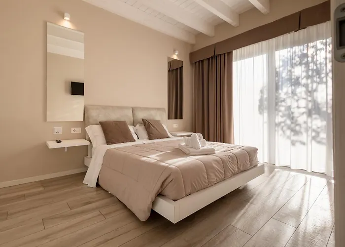 Aurora 페스키에라델가르다