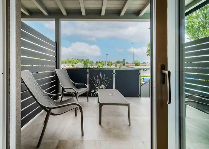 Aurora 아파트호텔 페스키에라델가르다