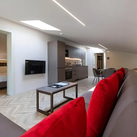 Aurora Aparthotel 3*